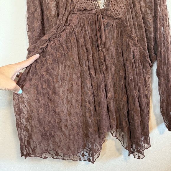 Daytrip Brown Floral Lace Plunge V Neck Handkerchief Hem Shirt Top Size XXL - Picture 3 of 13